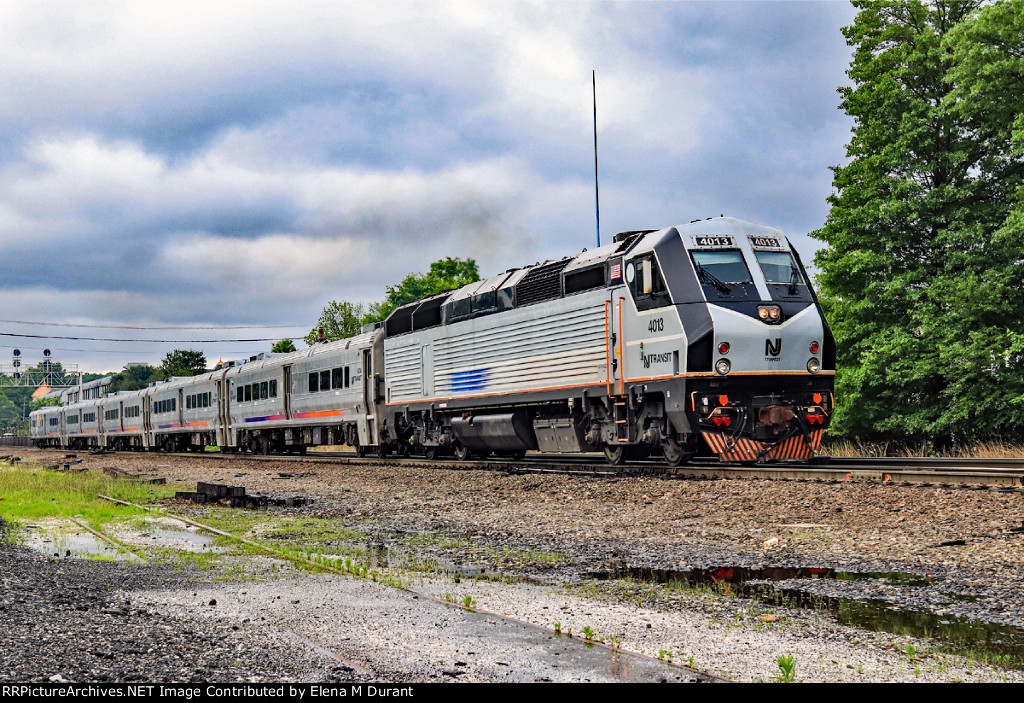 NJT 4023 on train 1147